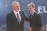 Me kusht mbështetjen e kapitalit po përparojnë pazaret për marrëdhëniet Athinë-Tiranë Me kusht mbështetjen e kapitalit po përparojnë pazaret për marrëdhëniet Athinë-Tiranë