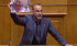 El descenso del gobierno de SYRIZA no tiene fin. El 9 de mayo firmó lo que constituye la corona del anticomunismo